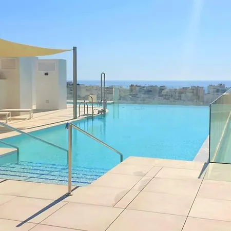 Lujoso Nuevo Playa Centro Estepona